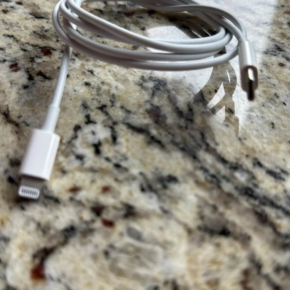 5 USB C to lightning cables.